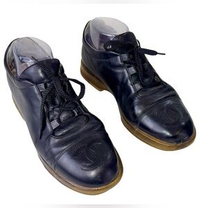 CHANEL BLACK LEATHER LACE-UP SNEAKERS